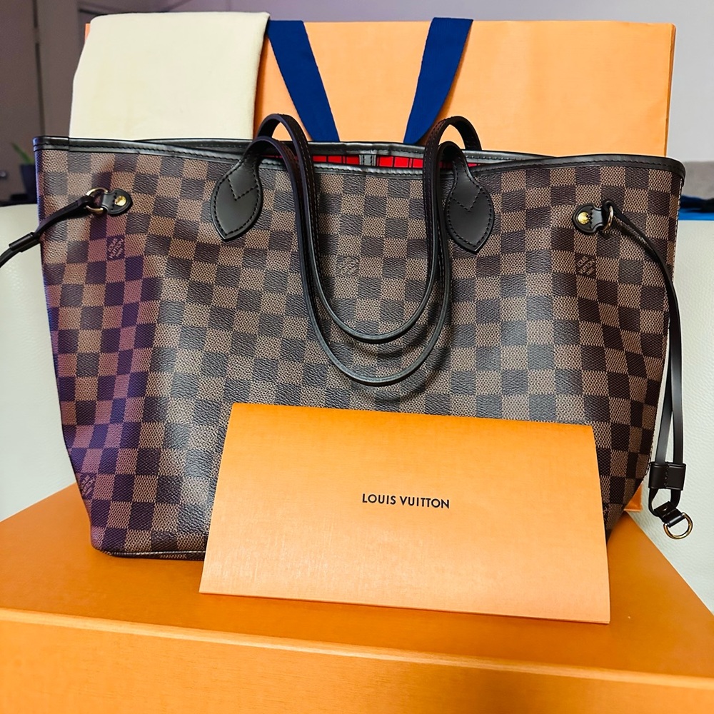 Almost NEW authentic MM Louis Vuitton Neverfull